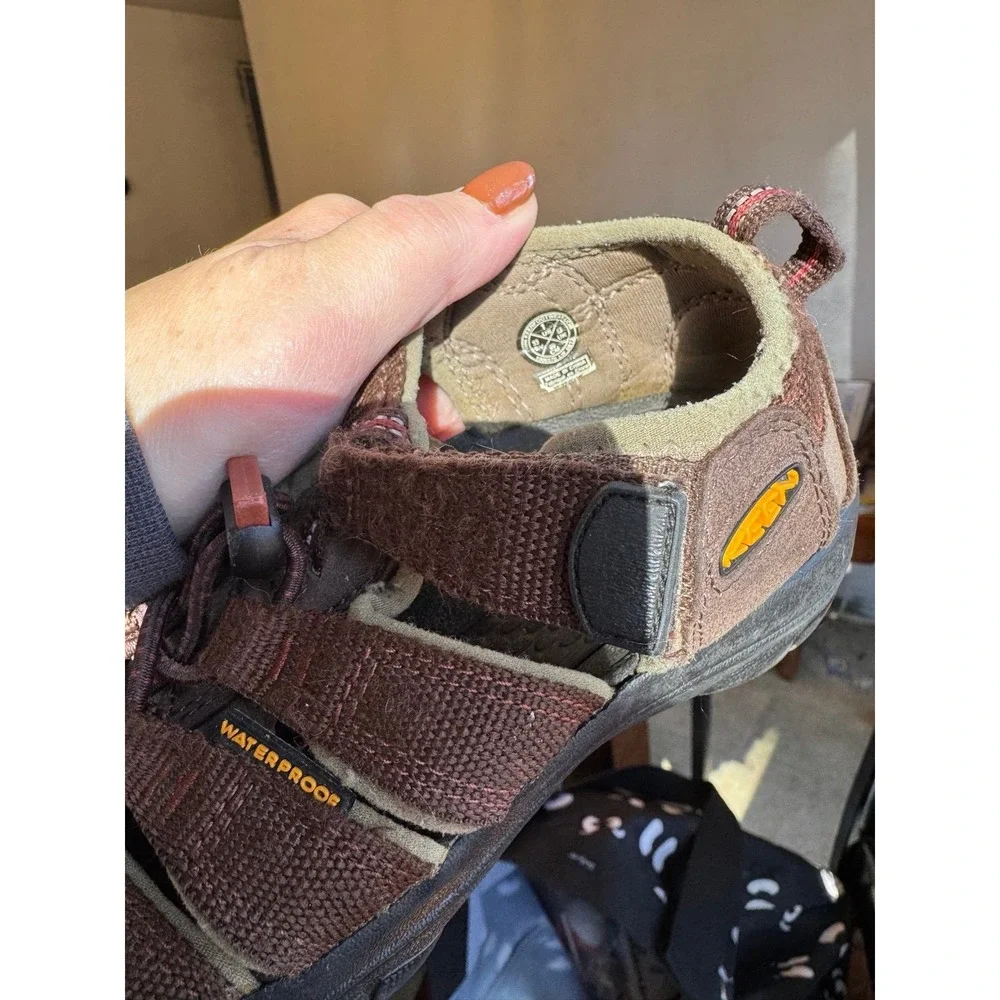 Keen Newport H2 Brown grey Hiking Sandals boys Youth Size 1 Waterproof shoes